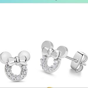 Minnie Mouse white gold stud earring